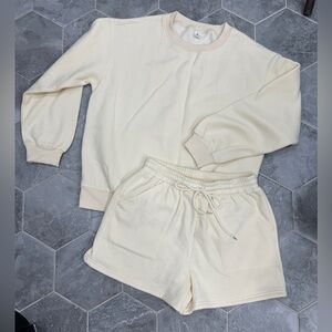 Anrabess Cream Sweatshirt and Shorts Set Women’s Medium